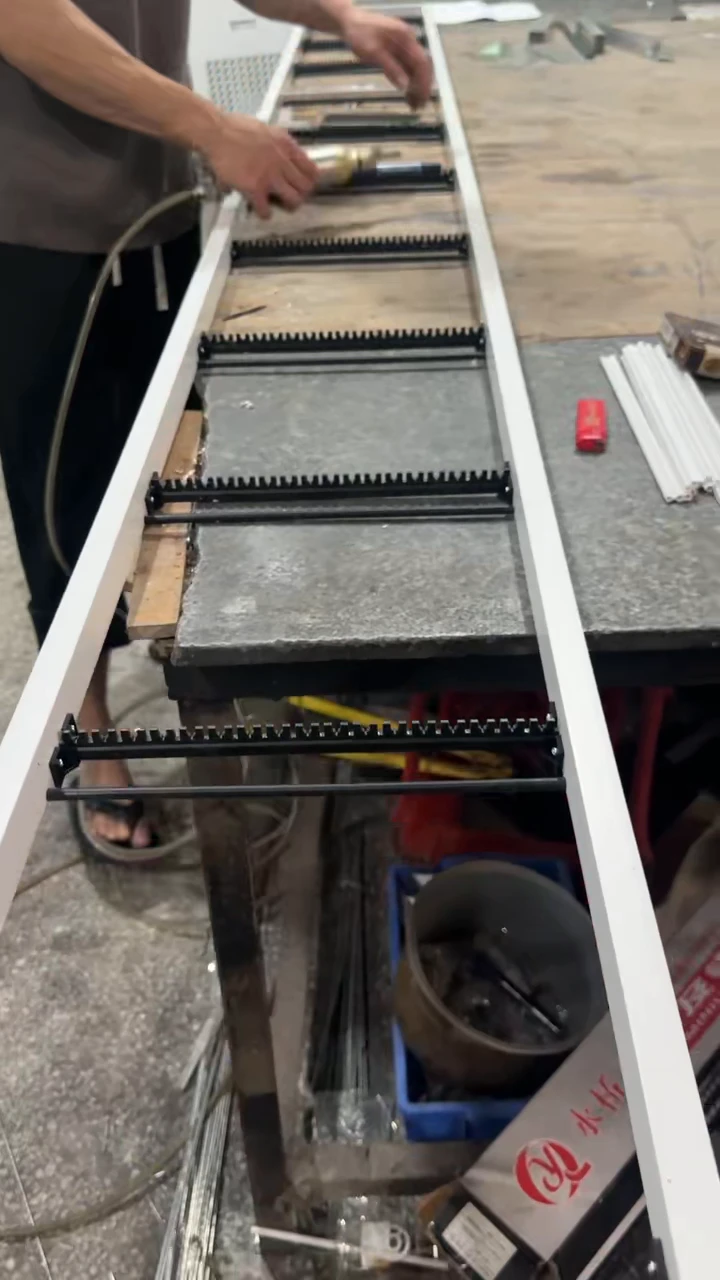 Long frame assembly at the workbench
